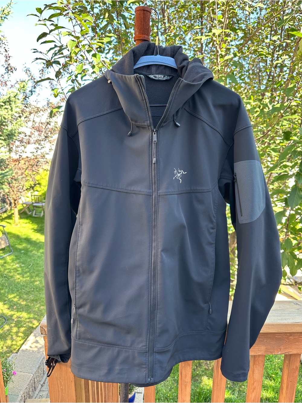 Arc'teryx Epsilon LT Hoody Men's Large Black Hooded Softshell Jacket